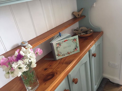 Driftwood-Cottage - Brisbane Tourism 6