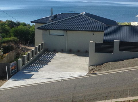 Swansea Beach House Oceanfront - Tourism Brisbane 3