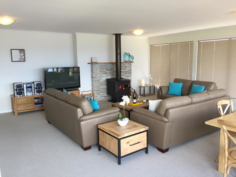 Swansea Beach House Oceanfront - Tourism Brisbane 16