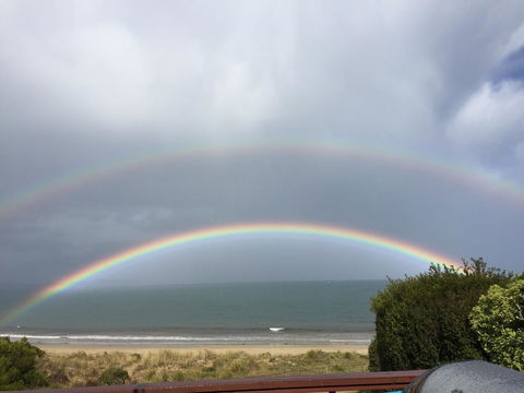 Swansea Beach House Oceanfront - Tourism Brisbane 6