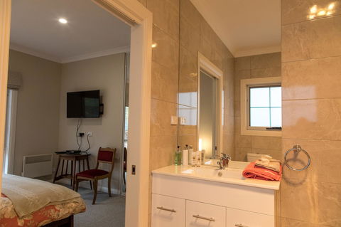 Mountain Blue Guest House - Tourism Brisbane 13