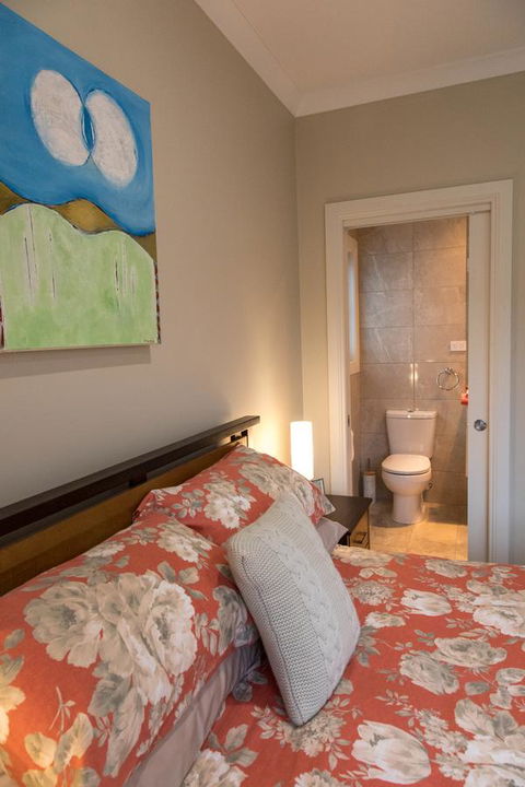 Mountain Blue Guest House - Tourism Brisbane 12