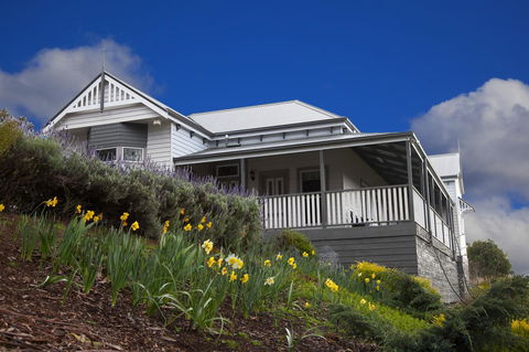 House On The Hill Bed And Breakfast - Tourism Brisbane 0