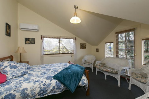 Neverinn - Brisbane Tourism 2