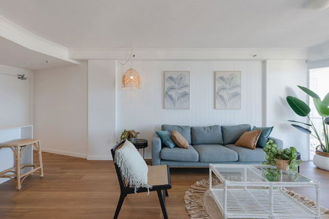 NEW Beautiful 1 Bedroom Beach Views Broadbeach - Tourism Brisbane 1