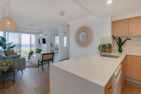 NEW Beautiful 1 Bedroom Beach Views Broadbeach - Tourism Brisbane 2