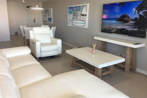 NEW UPMARKET COMFORTABLE 2 Bed, 2 Bath, OCEAN VIEWS, 250m To BUDDINA BEACH! - Brisbane 4u 3