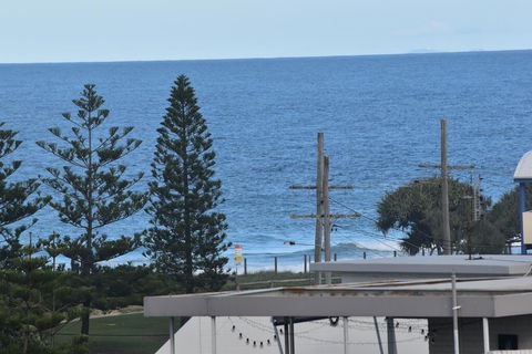 NEW UPMARKET COMFORTABLE 2 Bed, 2 Bath, OCEAN VIEWS, 250m To BUDDINA BEACH! - Brisbane 4u 2