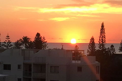 NEW UPMARKET COMFORTABLE 2 Bed, 2 Bath, OCEAN VIEWS, 250m To BUDDINA BEACH! - Brisbane 4u 1
