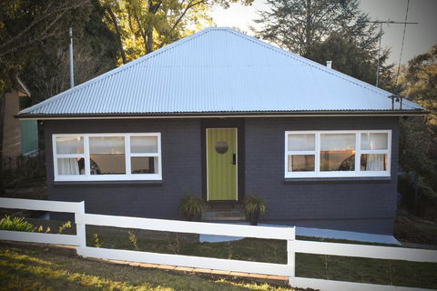NEW Winston Cottage Leura Views & Location - Tourism Brisbane 0