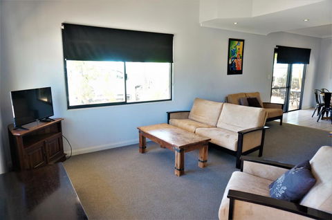 Ningaloo Breeze Villa 10 - 3 Bedroom Fully Self-Contained Disabled-Friendly Accommodation - Brisbane Tourism 2