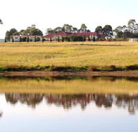 Noble Willow Studio Lovedale. Spacious with views and pool - Tourism Brisbane