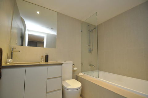NORTH SYDNEY FULLY SELF CONTAINED MODERN 2 BED APARTMENT (16WAL) - Tourism Brisbane 3