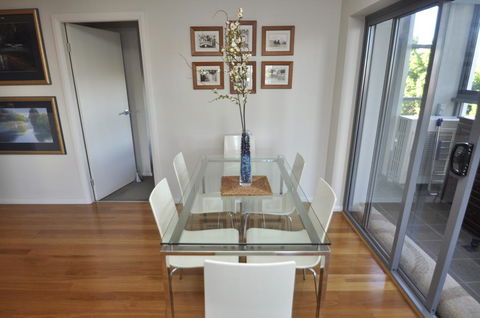 NORTH SYDNEY FULLY SELF CONTAINED MODERN 2 BED APARTMENT (16WAL) - Tourism Brisbane 1