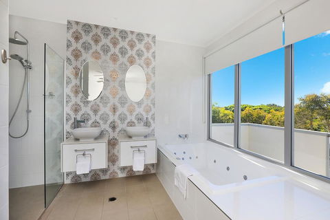 NORTHSHOR- ULTIMATE BEACH HOUSE - Brisbane 4u 3