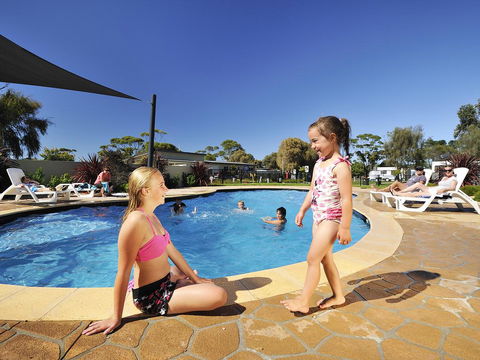 NRMA Eastern Beach Holiday Park - Tourism Brisbane 0