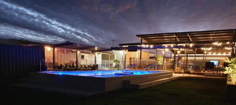 Oasis Newman - Brisbane Tourism 1
