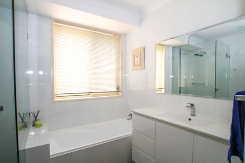 Ocean Break - At Berrara - Tourism Brisbane 3