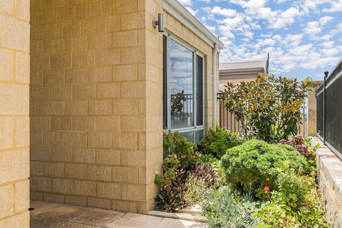 Ocean Keys Cottage - Free WiFi - Brisbane Tourism 3