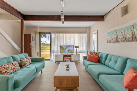 Ocean St Holiday Apartment - Tourism Brisbane 3