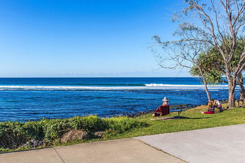 OCEAN WAVES - WiFi - Brisbane Tourism 2