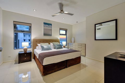 Oceana Darwin Central Oceanfront 3 Bedroom 2 Lounge Room Pool Gym Tennis Court Sleeps 9 - Brisbane Tourism 1