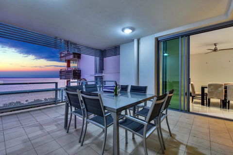Oceana Darwin Central Oceanfront 3 Bedroom 2 Lounge Room Pool Gym Tennis Court Sleeps 9 - Brisbane Tourism 2