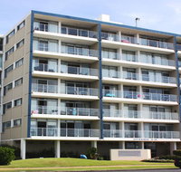 Oceanic 1 - On Forster Main Beach - Brisbane Tourism