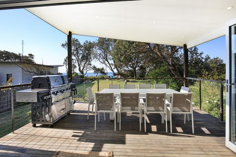 Oceanside @ Culburra - Pet Friendly Absolute Beachfront - Brisbane Tourism 3