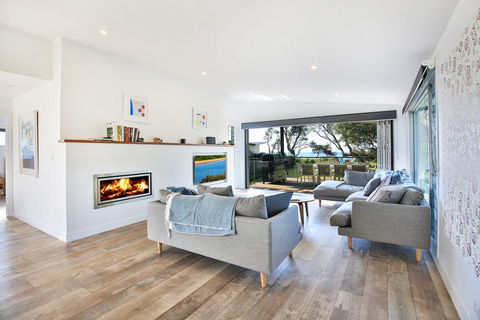 Oceanside @ Culburra - Pet Friendly Absolute Beachfront - Brisbane Tourism 2