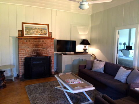 Old Schoolmaster's Cottage On The Barrington River - Tourism Brisbane 2