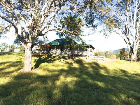 Old Schoolmaster's Cottage On The Barrington River - Tourism Brisbane 0
