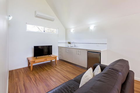 ON THE BEACH - Villa Over The Road From The Beach - Brisbane 4u 2