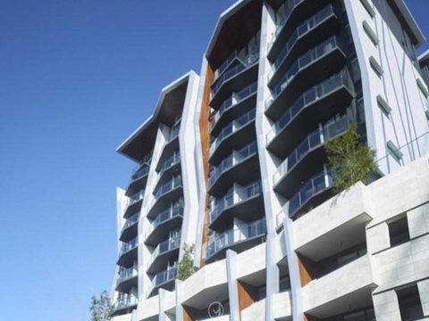 ONE OAK (693I) - Brisbane Tourism 1