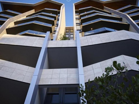 ONE OAK (693I) - Brisbane Tourism 0