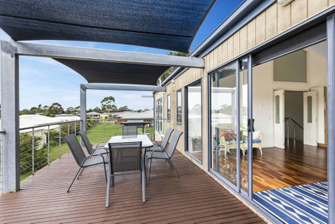 Orense - Waterviews In Newlands Arm - Brisbane Tourism 0