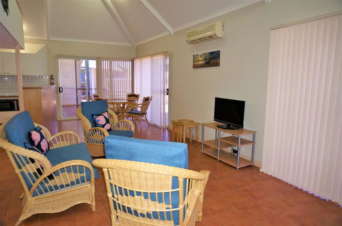 Osprey Holiday Village Unit 109 - Pleasant 3 Bedroom Holiday Villa With A Pool In The Complex - Brisbane Tourism 3
