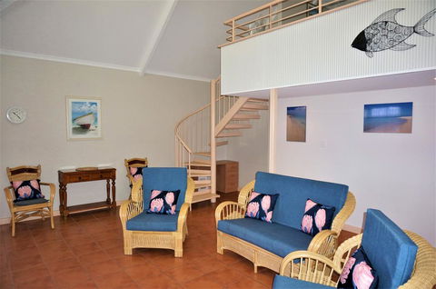 Osprey Holiday Village Unit 109 - Pleasant 3 Bedroom Holiday Villa With A Pool In The Complex - Brisbane Tourism 2