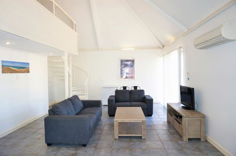Osprey Holiday Village Unit 111 - Splendid 3 Bedroom Holiday Villa With A Pool In The Complex - Brisbane Tourism 2