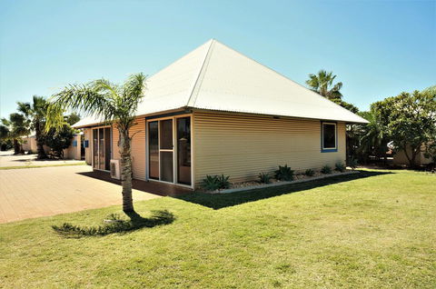Osprey Holiday Village Unit 114 - Gorgeous 3 Bedroom Holiday Villa With A Pool In The Complex - Brisbane Tourism 1