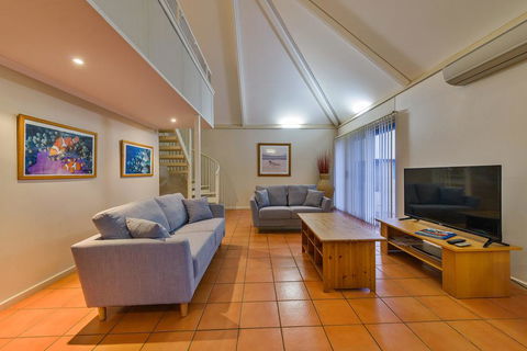 Osprey Holiday Village Unit 123 - Blissful 3 Bedroom Holiday Villa With A Pool In The Complex - Brisbane Tourism 0
