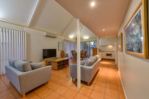 Osprey Holiday Village Unit 123 - Blissful 3 Bedroom Holiday Villa With A Pool In The Complex - Brisbane Tourism 1