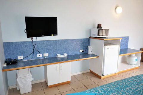 Osprey Holiday Village Unit 222-1 Bedroom - Great 1 Bedroom Studio Apartment With A Pool In The Complex - Brisbane Tourism 2