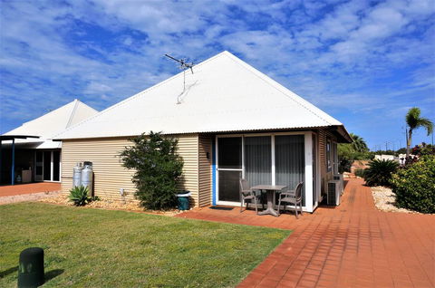 Osprey Holiday Village Unit 222-1 Bedroom - Great 1 Bedroom Studio Apartment With A Pool In The Complex - Brisbane Tourism 0