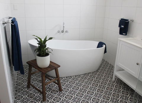 Outback Cellar & Country Cottage - Tourism Brisbane 3