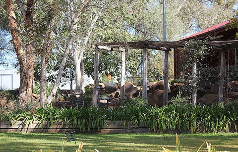Outback Cellar & Country Cottage - Tourism Brisbane 1