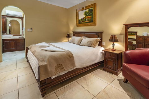 Overlander Homestead Motel - Tourism Brisbane 1