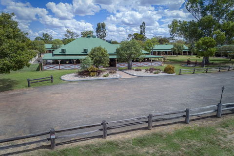 Overlander Homestead Motel - Tourism Brisbane 3