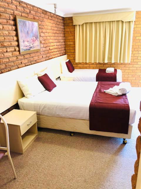OVERLANDER MOTOR LODGE - Tourism Brisbane 3