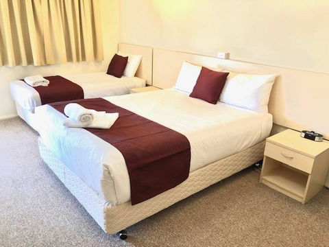 OVERLANDER MOTOR LODGE - Tourism Brisbane 1
